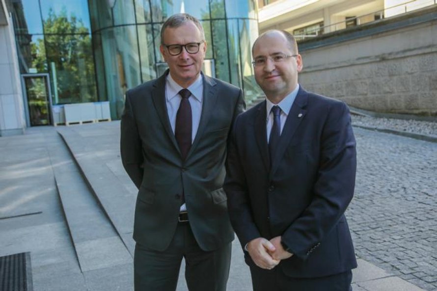 Bogusław Chrabota, redaktor naczelny „Rzeczpospolitej”, z Adamem Bielanem, wicemarszałkiem Senatu.