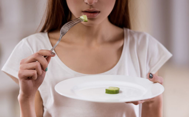 Anoreksja, bulimia, kompulsywne objadanie najczęściej dotykają kobiety i dziewczynki