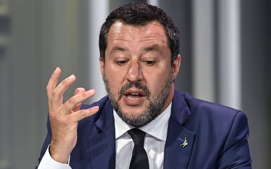 Członek Ligi zastrzelił w barze imigranta. Salvini go broni