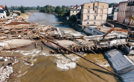 Zniszczony most w miejscowości Głuchołazy (woj. opolskie)