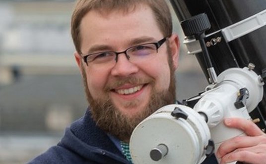 dr hab. Radosław Poleski jest pracownikiem Obserwatorium Astronomicznego Uniwersytetu Warszawskiego.