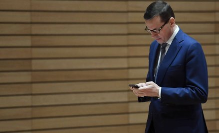 ABW zaleca premierowi i ministrom ostrożne korzystanie z komórek