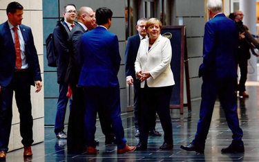 Angela Merkel przed pierwszą rundą negocjacji z liberałami z FDP i Zielonymi (20 października)