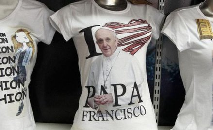 Papieskie pamiątki w Ekwadorze, do którego Franciszek miał przybyć w niedzielę późnym wieczorem pols