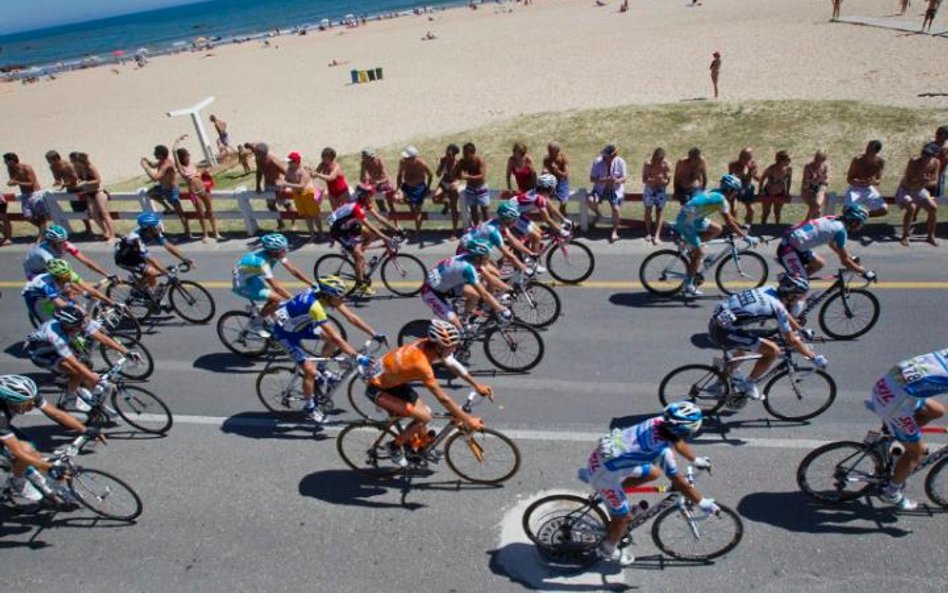 Peleton Vuelta Espana w Bilbao