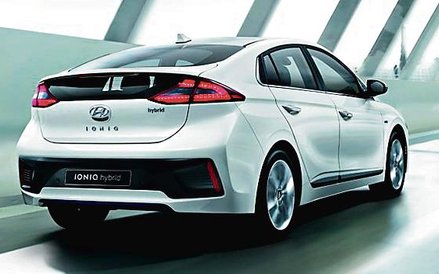 Hybrydowy Hyundai IONIQ ma rzucić wyzwanie Toyocie Prius