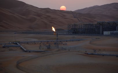 Pole naftowe należace do Saudi Aramco, znajdujace się na na pustyni Rub' Al-Khali w Shaybah w Arabii