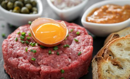 Salmonella w znanej sieci sklepów - tatar wycofany z Lidla