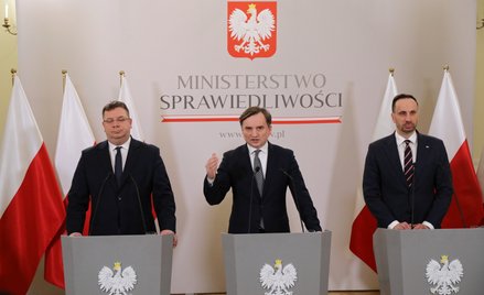 Minister sprawiedliwości, prokurator generalny Zbigniew Ziobro (C), minister – członek Rady Ministró