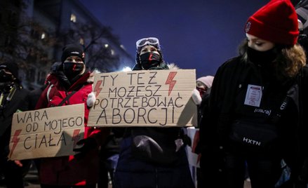 Protesty organizowane przez Ogólnopolski Strajk Kobiet wciąż odbywają się na ulicach polskich miast