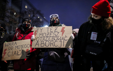 Protesty organizowane przez Ogólnopolski Strajk Kobiet wciąż odbywają się na ulicach polskich miast