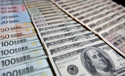 Dolar wciąż mocny