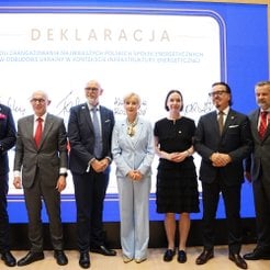 Uroczyste podpisanie deklaracji. Od lewej: Grzegorz Lot, prezes Tauronu, Ireneusz Fąfara, prezes Orl