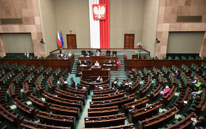 Pierwsze czytanie prezydenckiej nowelizacji "lex Tusk" odbyło sie w niemal pustej sali sejmowej