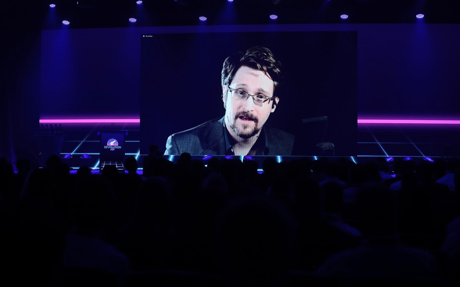 Edward Snowden podczas wystąpienia na konferencji Revolution 2021 w Kissimmee na Florydzie.