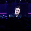 Edward Snowden podczas wystąpienia na konferencji Revolution 2021 w Kissimmee na Florydzie.