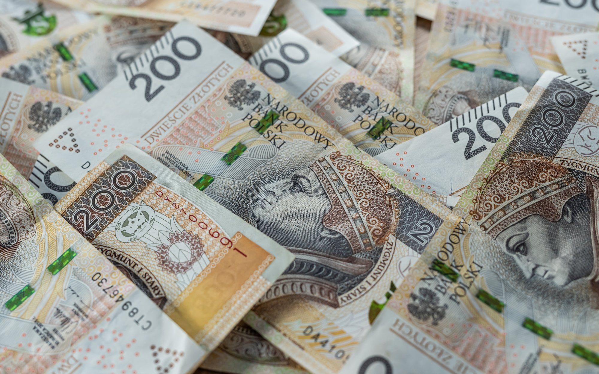 1978 zł z ZUS. Termin wypłaty trzynastek został zmieniony