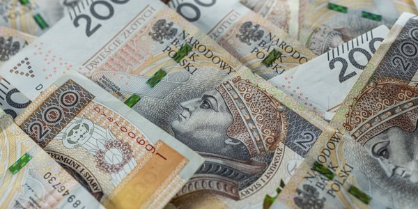 1978 zł z ZUS. Termin wypłaty trzynastek został zmieniony