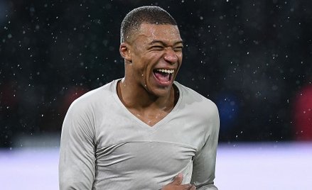 Mbappe i inni reprezentanci Francji dostali Legię Honorową. Razem z Houellebecqiem
