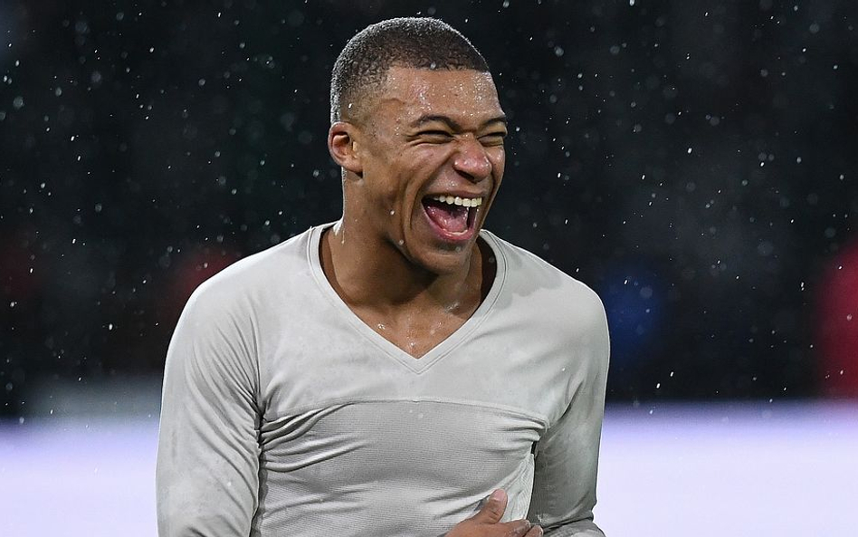 Mbappe i inni reprezentanci Francji dostali Legię Honorową. Razem z Houellebecqiem