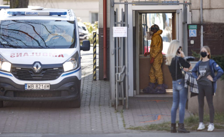 Sondaż: Niemal połowa ankietowanych chce wprowadzenia stanu klęski żywiołowej