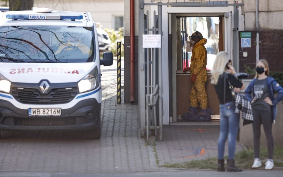 Sondaż: Niemal połowa ankietowanych chce wprowadzenia stanu klęski żywiołowej