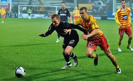 Kamil Grosicki (z prawej) w meczu z Cracovią strzelił dwa gole. Marzył o hat-tricku (fot. BOGUSłAW F