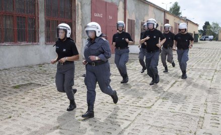 Służba więzienna.