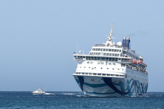 Statek wycieczkowy Crown Iris