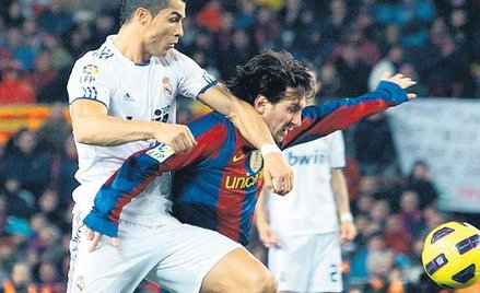 Leo Messi i Cristiano Ronaldo mają już po 17 goli w lidze. Mecz o godz. 22 pokaże Canal + Sport