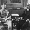 Naczelnik Państwa Józef Piłsudski w rozmowie z prezydentem elektem Gabrielem Narutowiczem. Warszawa,