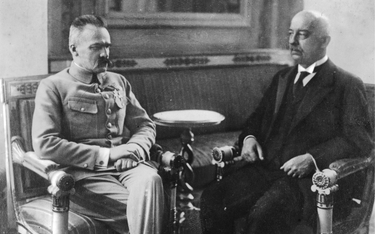 Naczelnik Państwa Józef Piłsudski w rozmowie z prezydentem elektem Gabrielem Narutowiczem. Warszawa,