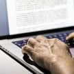 Haitańsko-kanadyjski pisarz został oskarżony o korzystanie z AI
