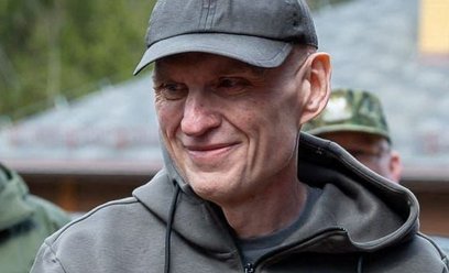 Zwolniony przez Białoruś Andrzej Poczobut został przywitany przez premiera Donalda Tuska