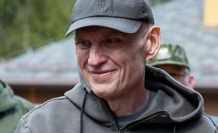 Zwolniony przez Białoruś Andrzej Poczobut został przywitany przez premiera Donalda Tuska