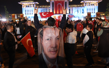Recep Tayyip Erdogan zwyciężył, lira traci