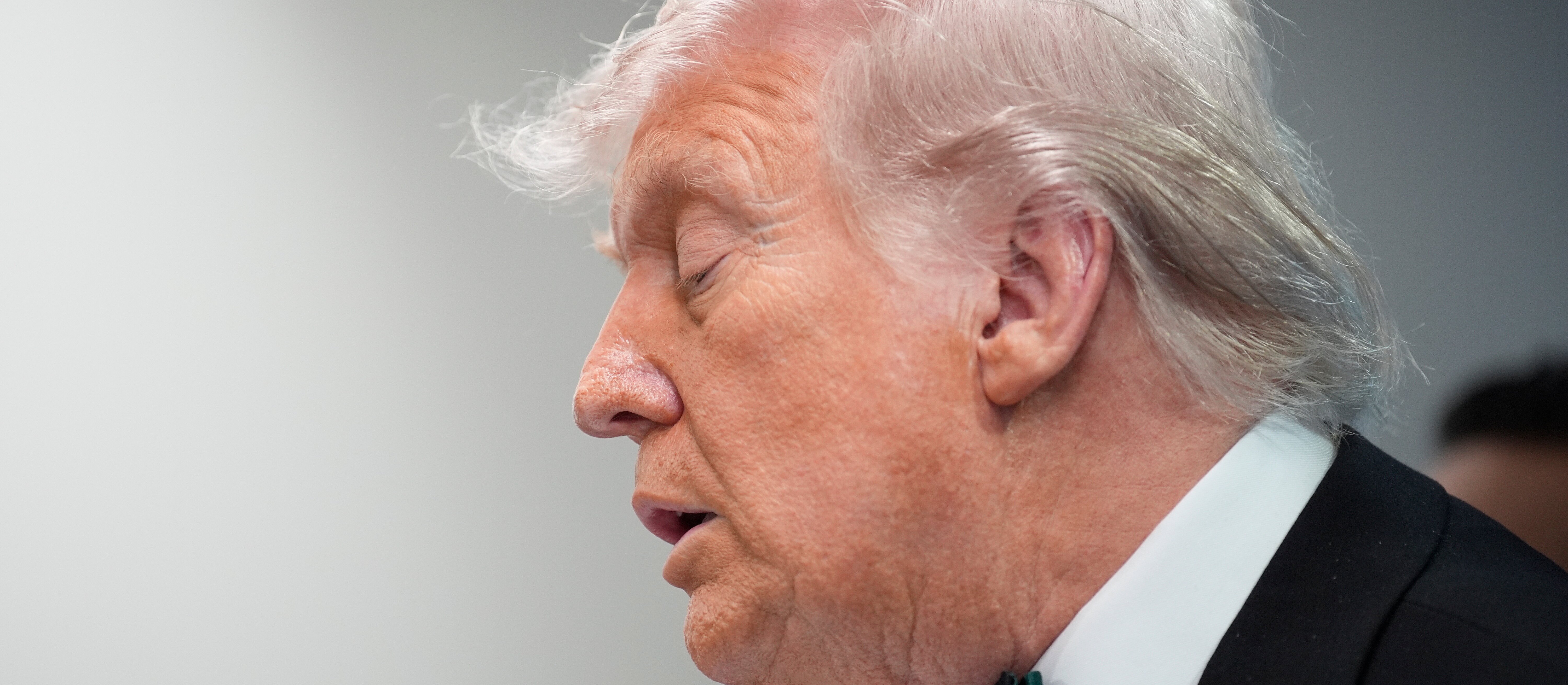 Wyreżyserowany spektakl, a nie zamach. Teorie spiskowe w USA