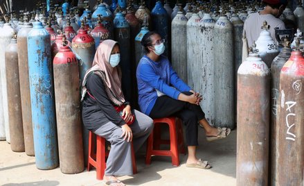 WHO: Liczba zakażeń i zgonów zakażonych na świecie znów rośnie