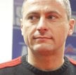 Piłkarz pobił policjantów, teraz promuje film dla kibiców