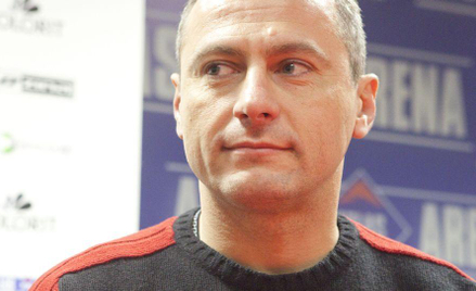 Piłkarz pobił policjantów, teraz promuje film dla kibiców