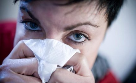 Przy przeziębieniu najpierw pojawiają się katar, ból gardła, stan podgorączkowy