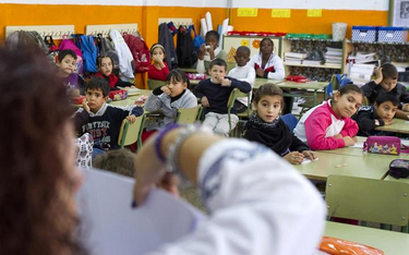 Szkoła podstawowa w Palmie de Mallorca. 40 procent hiszpańskich dzieci przynajmniej raz powtarza kla