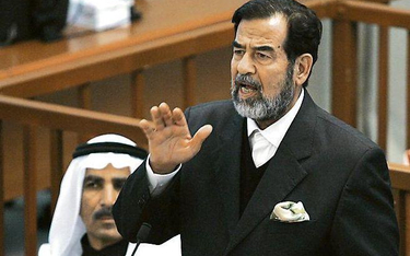 Saddam Husajn podczas procesu w 2006 r.