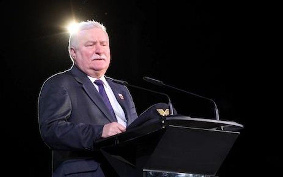 Lech Wałęsa oddał hołd ofiarom Majdanu