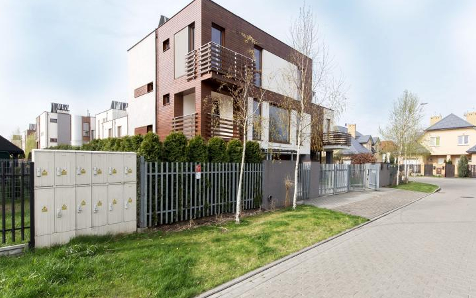?Cena ofertowa 318-metrowego domu w podwarszawskich Markach to ponad 1,5 mln zł
