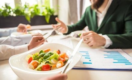 5 idealnych zdrowych przekąsek w biurze