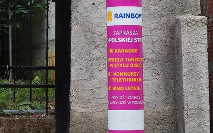 Rainbow rozwiesił we wsi reklamy działającej w Kokkino Nero Polskiej Strefy