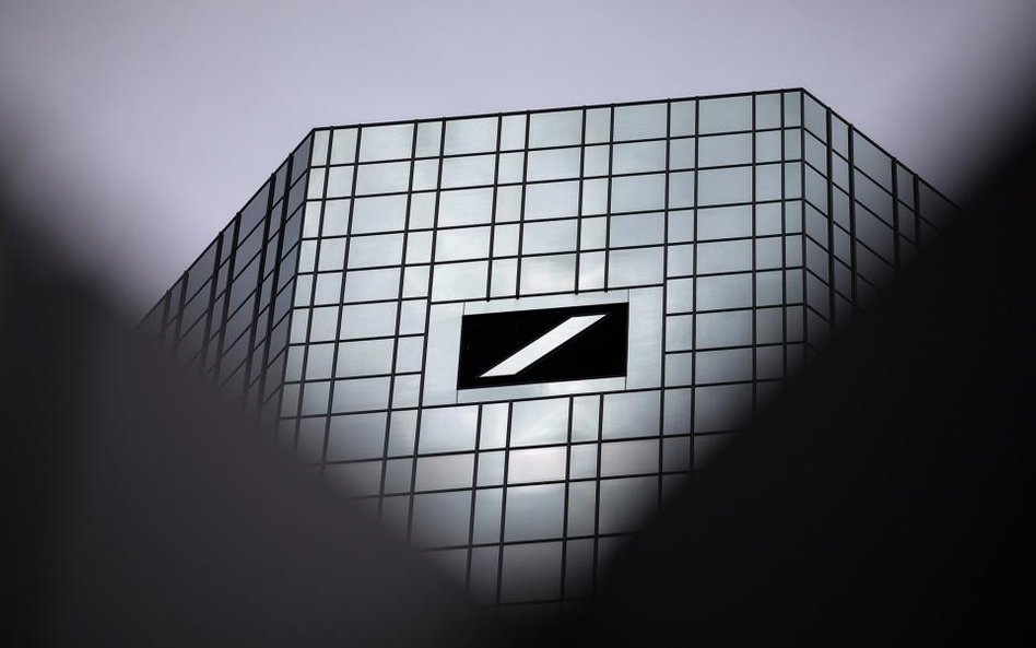 Deutsche Bank tnie premie po interwencji EBC