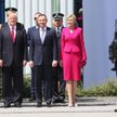 Pary prezydenckie na Placu Krasińskich przed przemówieniem Donalda Trumpa.