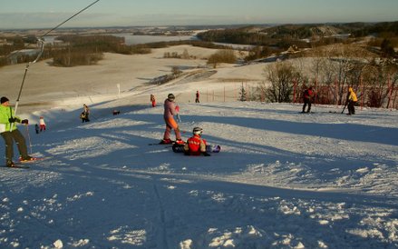 Ośrodek Szelment to kilka tras zjazdowych na Górze Jesionowej na północ od Suwałk. Na narciarzy czek
